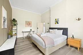 Spacious King Room - Centrally Located at Lindfield - Shared Bathroom